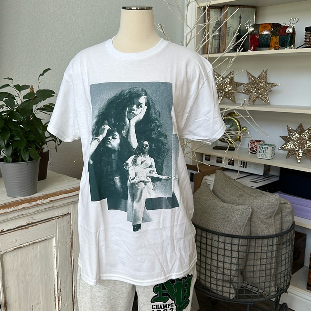 H.E.R. T-shirt NWT